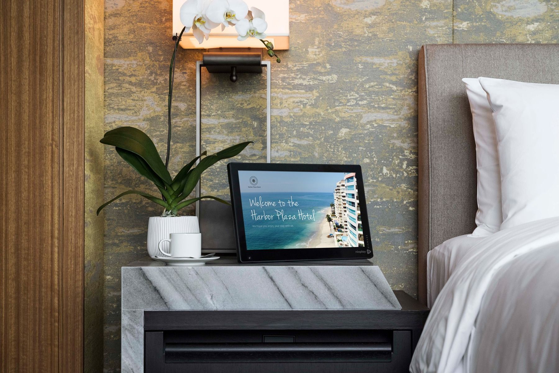 Nixplay 15 in Digital Signage Display