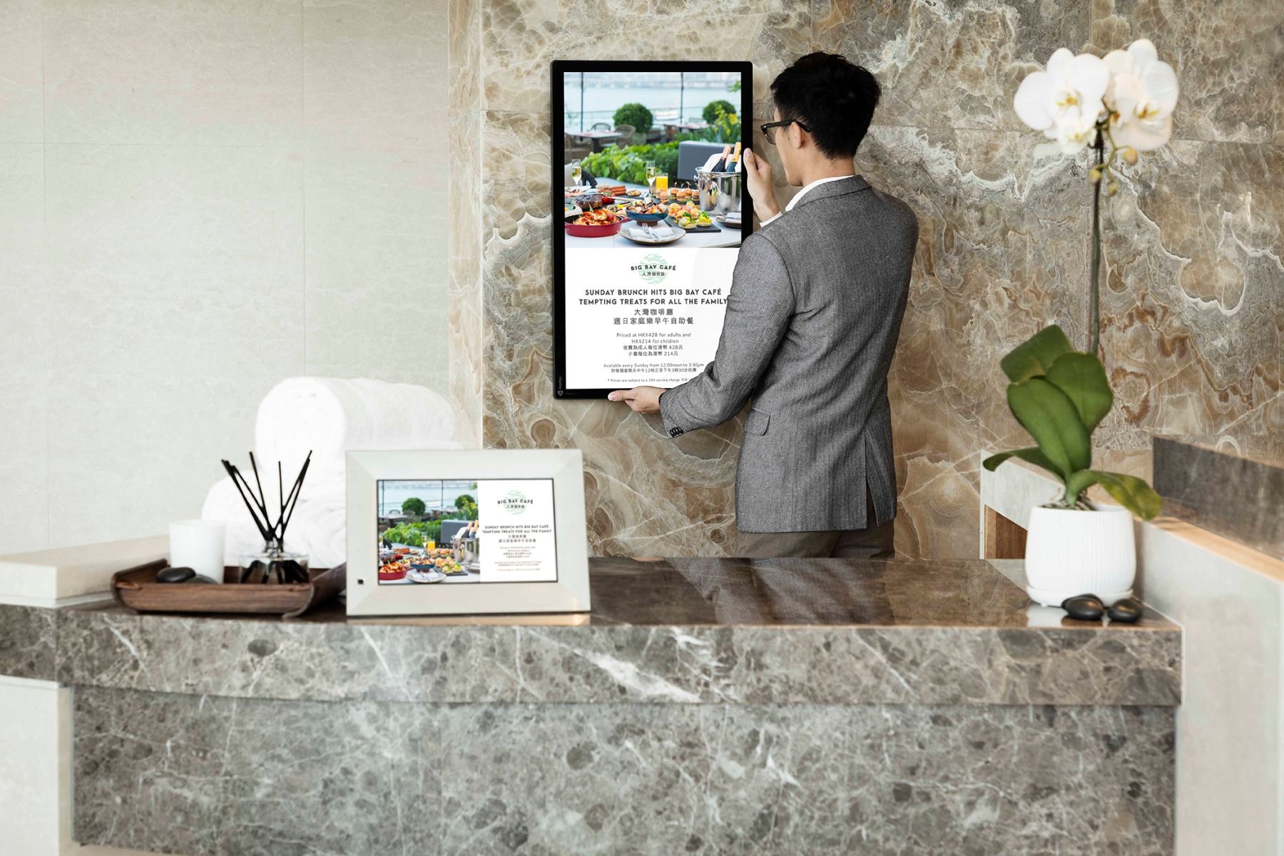 Nixplay 24 in Digital Signage Display