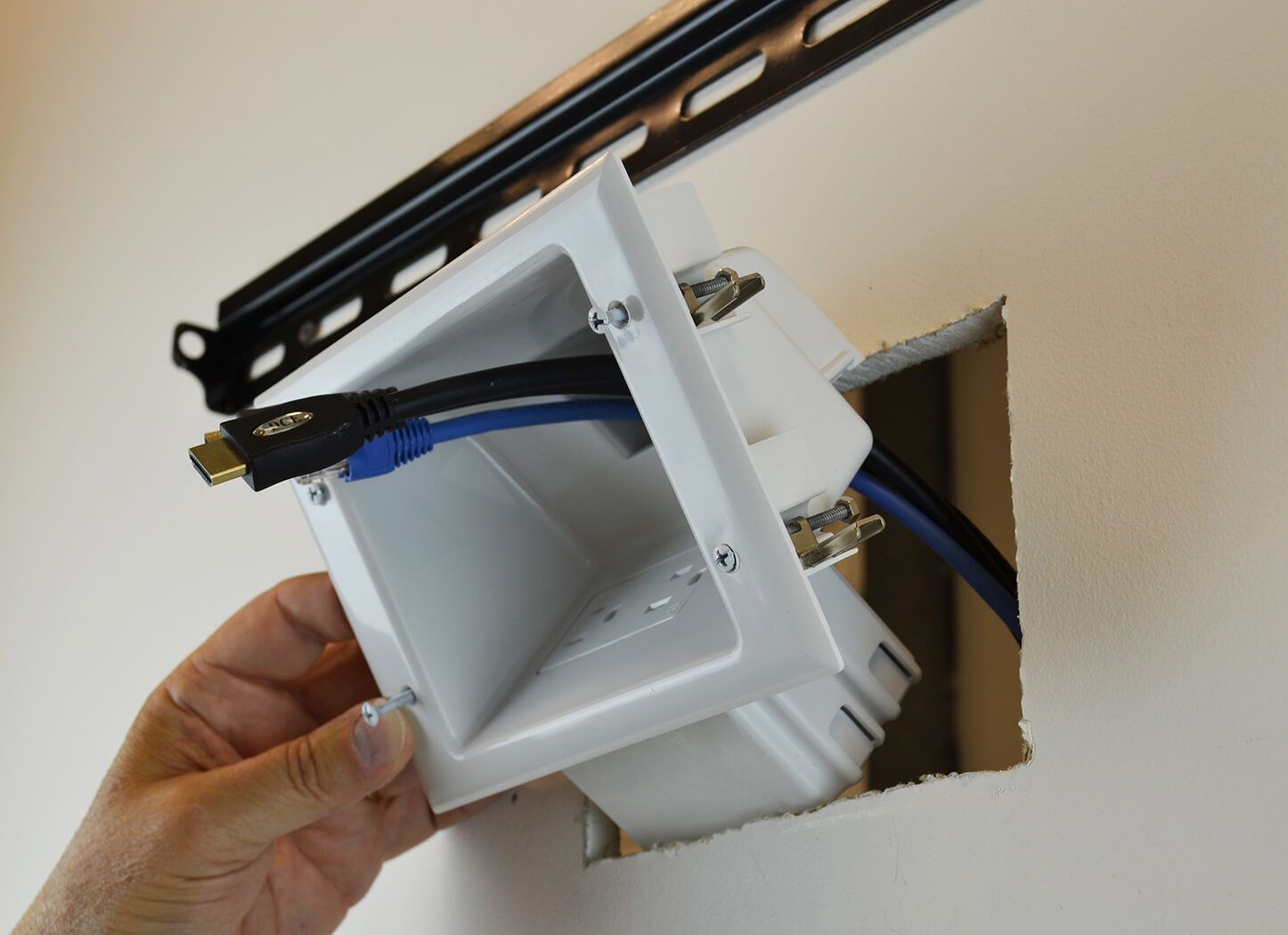 Recessed Pro-Power Kit W- Duplex and Straight Blade Inlet,WH