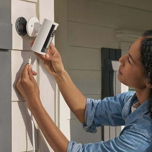Ring B0DDRFJWR8 Outdoor Camera Pro, Plug-In, White