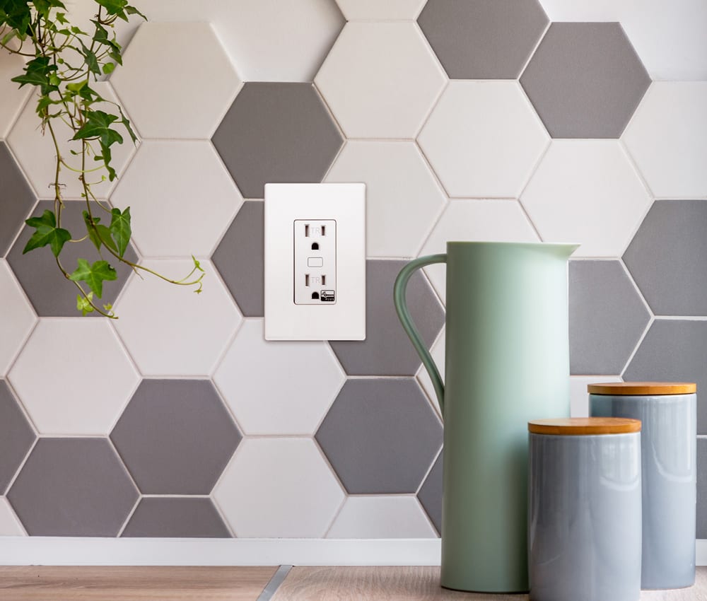 ClareVue™ In-Wall Receptacle