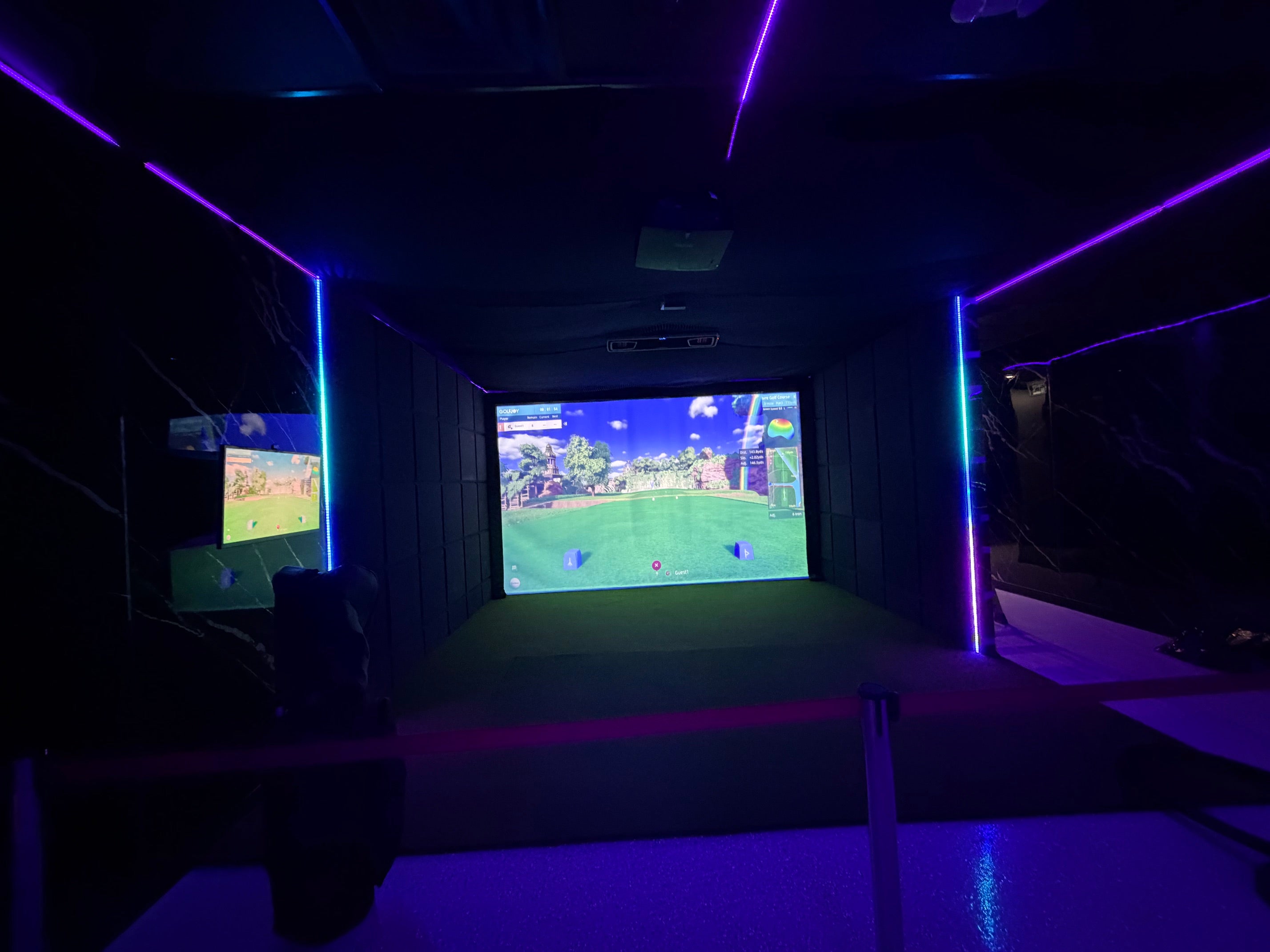 BenQ LW600ST + 3200 Lumen WXGA LED Golf Sim Projector