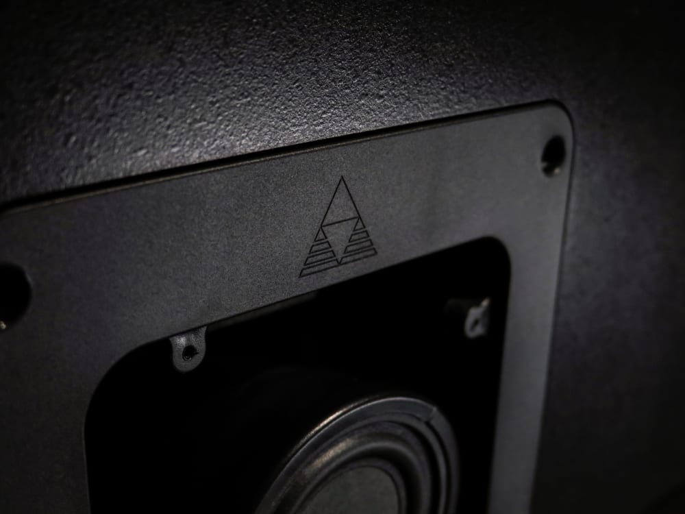 Triad InCeiling DS4/9 FR with Round Micro Frame Grille – STOCK