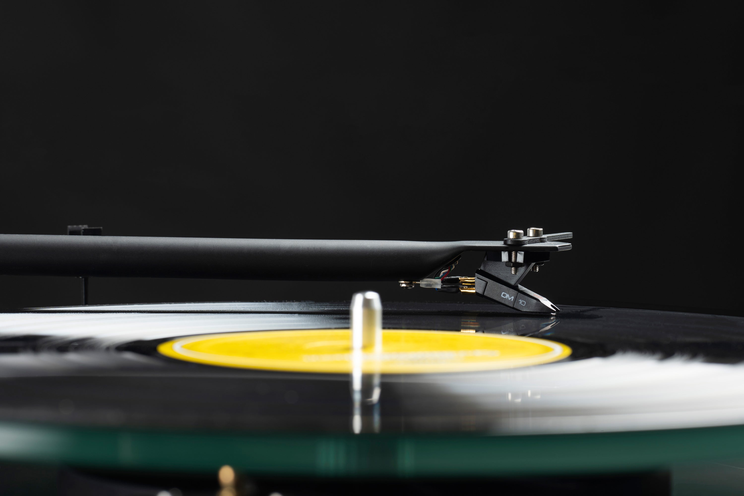 Pro-Ject T1 EVO Phono Turntable (OM10)