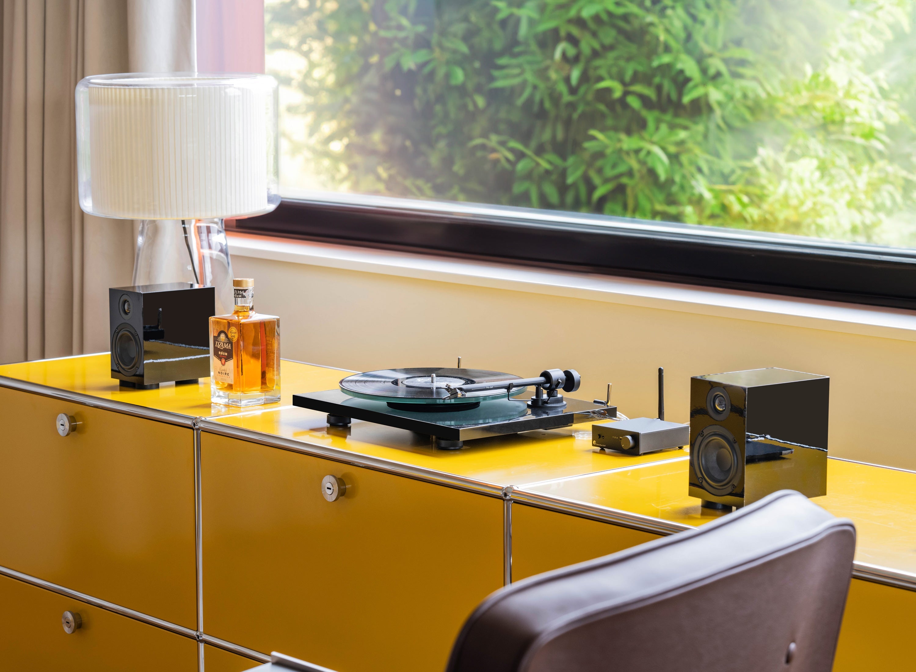 Pro-Ject T1 EVO Phono Turntable (OM10)