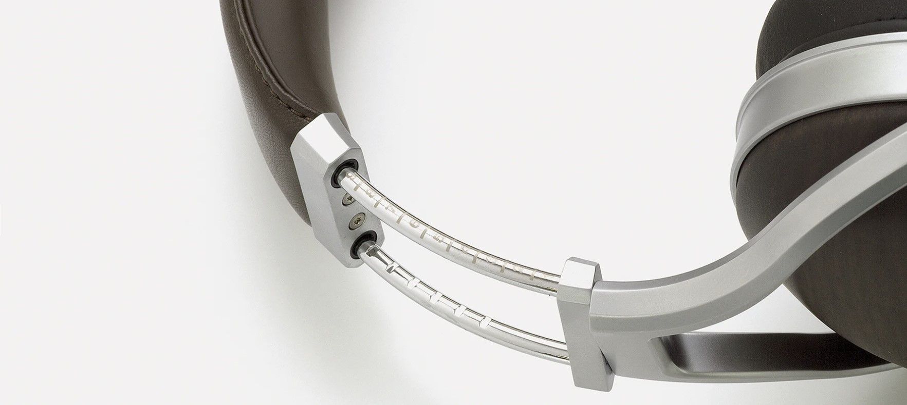 Premium highperformance  over ear headphones.  50mm FreeEdge