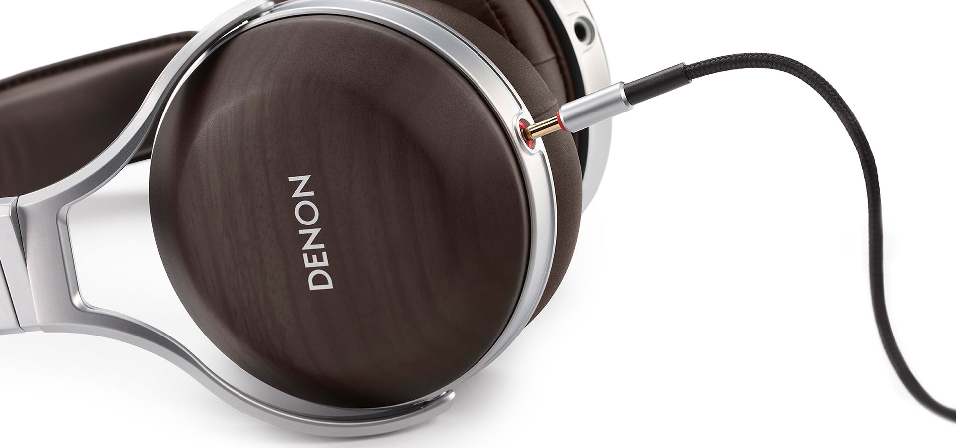 Premium highperformance  over ear headphones.  50mm FreeEdge
