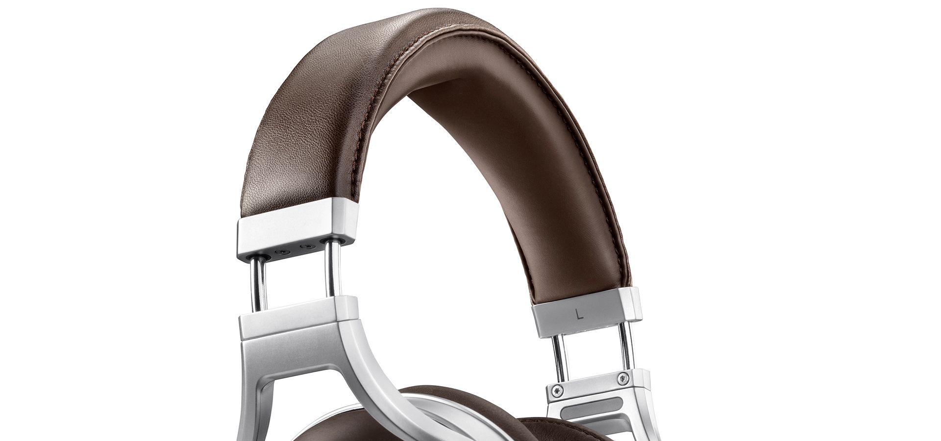 Premium highperformance  over ear headphones.  50mm FreeEdge