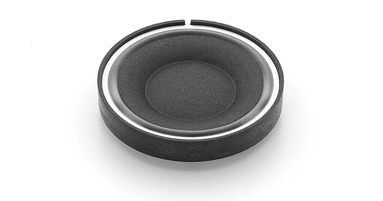 Premium highperformance  over ear headphones.  50mm FreeEdge