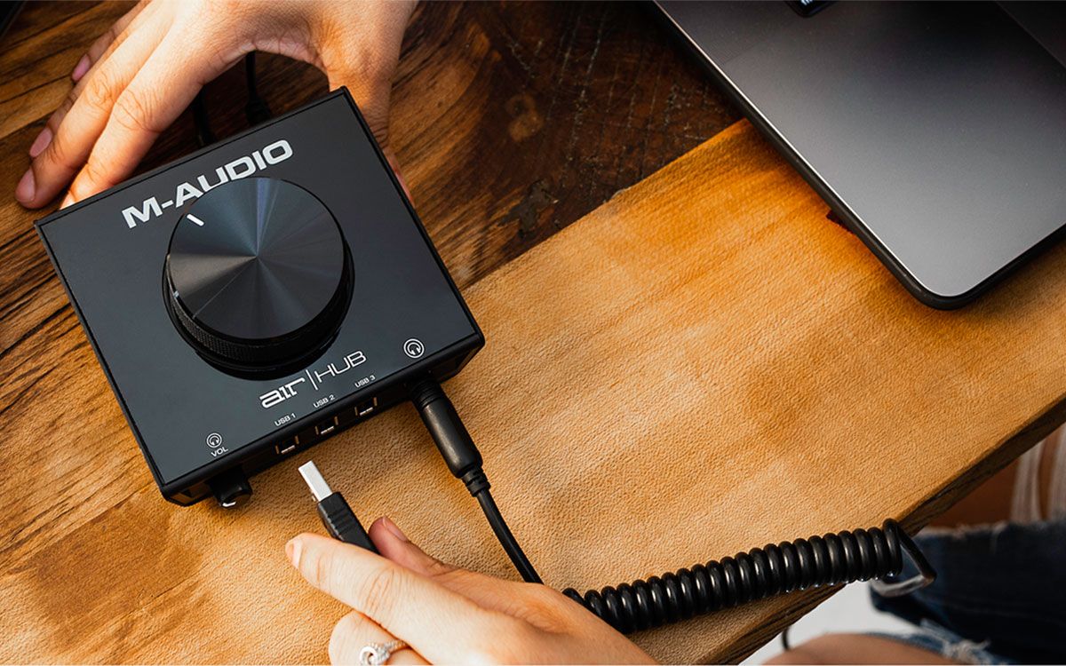 USB Monitoring Interface with Built-In 3-Port Hub