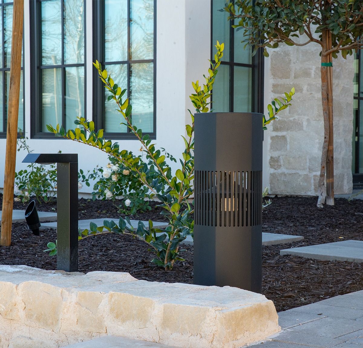 Luxury Bollard Spkr, 10in Sub, 360deg 6.5in 8hm/70v, Silver