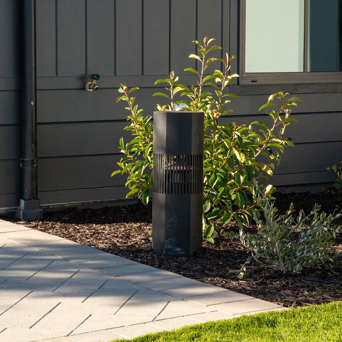Luxury Bollard Speaker, 10in Sub, 360deg 6.5in 8hm/70v, BLK