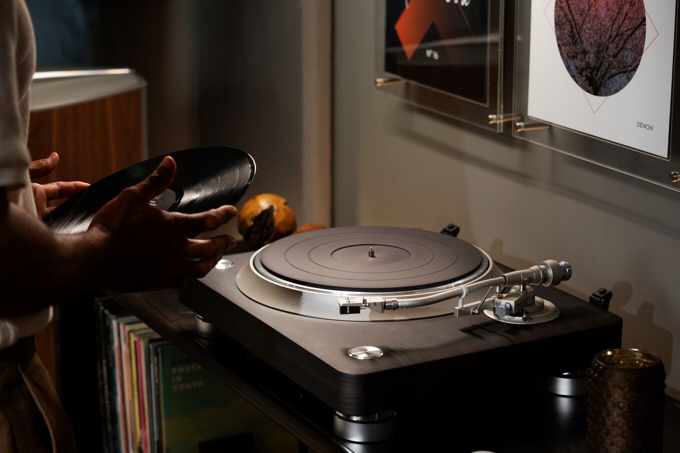 Premium direct drive Hi-Fi turntable, Dark Ebony