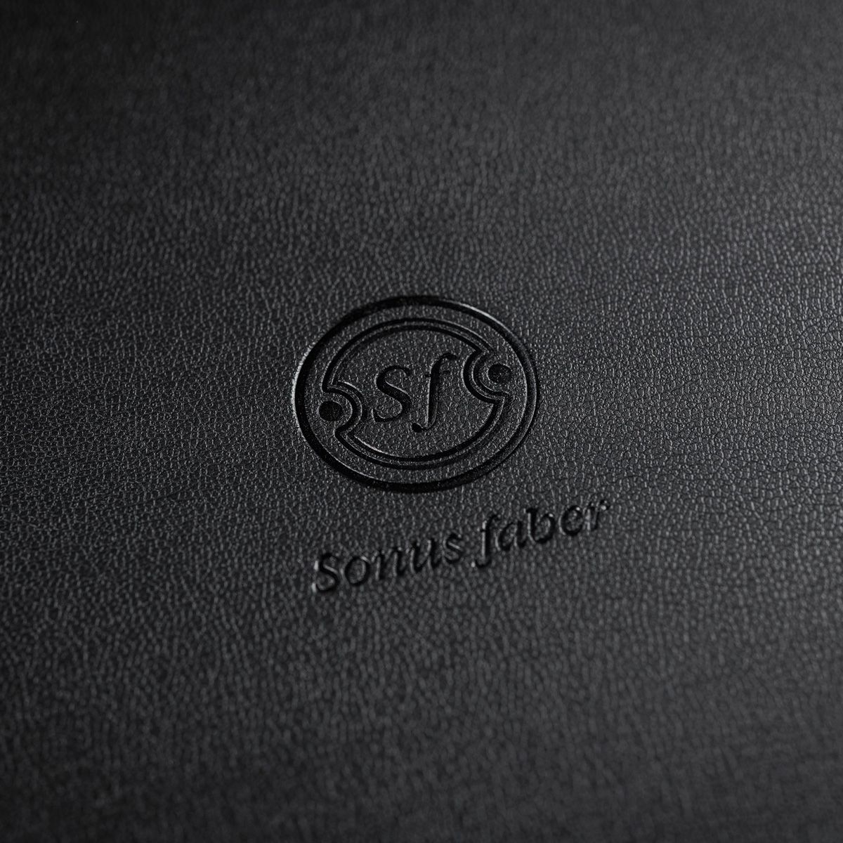 8 IN SUBWOOFER 250W - PIANO BLACK