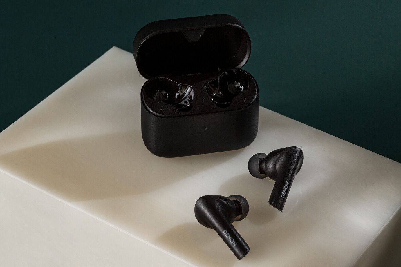 Wireless Earbuds with Denon Sound Master tuning Black