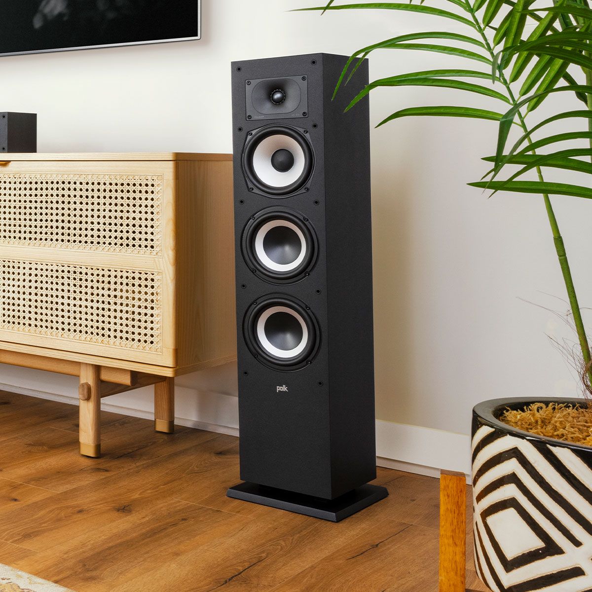 Monitor XT Tower SM Black