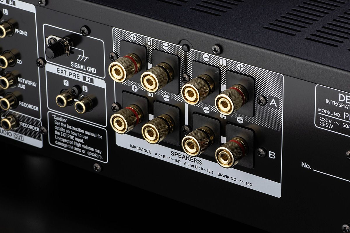2x 140W (4 ohm) Integrated High Current Amplifier w-Phono