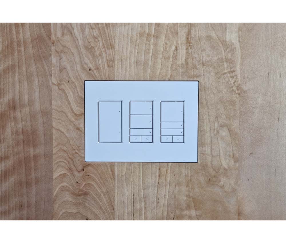 Wall-Smart® Solid Surface Mount for Control4 Contemporary Lighting Devices | 3 Gang