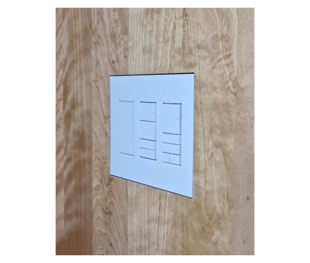 Wall-Smart® Solid Surface Mount for Control4 Contemporary Lighting Devices | 3 Gang