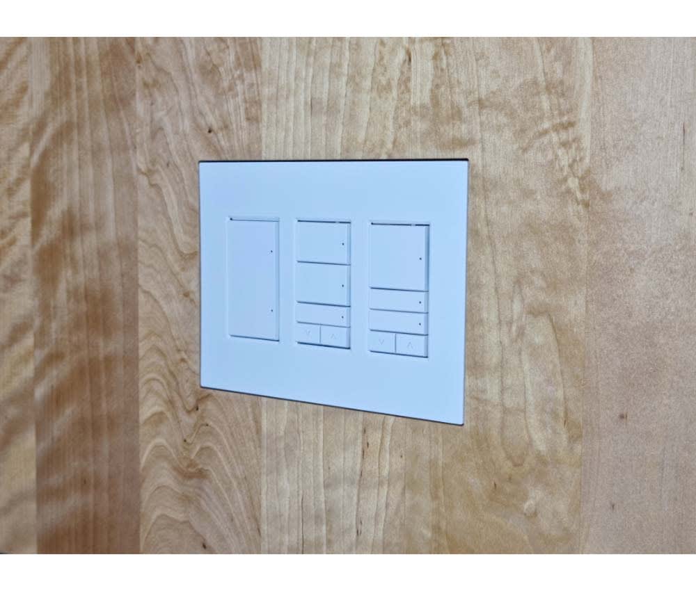 Wall-Smart® Solid Surface Mount for Control4 Contemporary Lighting Devices | 3 Gang