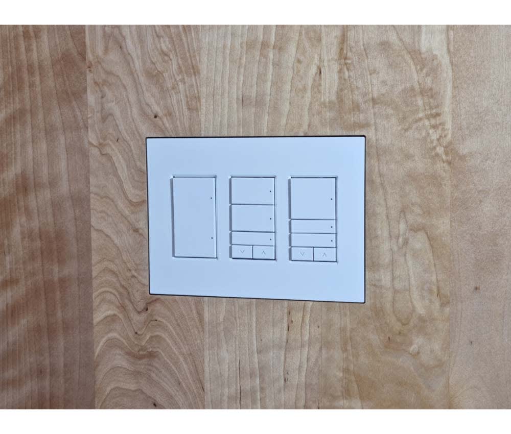 Wall-Smart® Solid Surface Mount for Control4 Contemporary Lighting Devices | 3 Gang