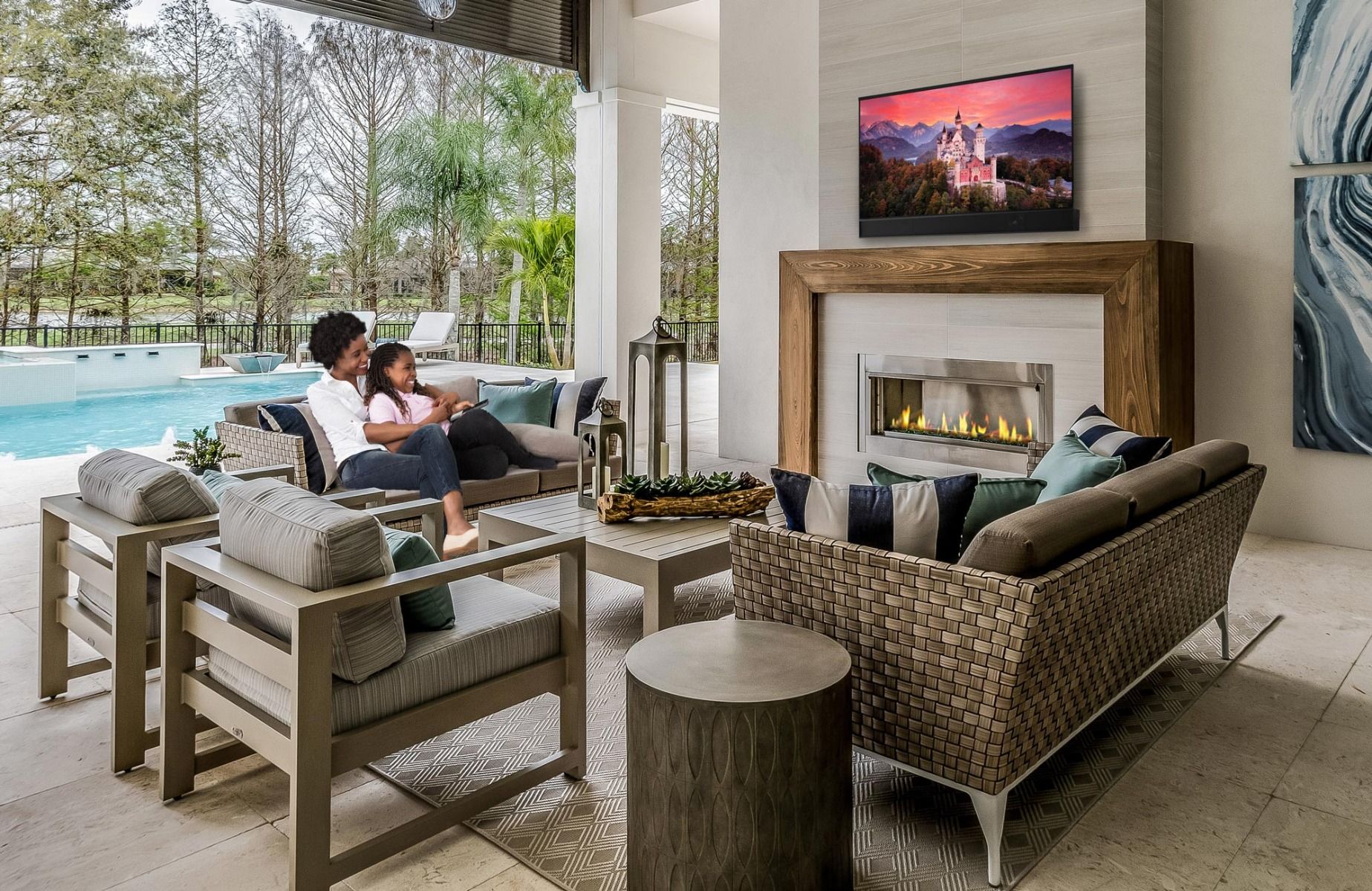 SEURA 43in SHADE series 2 OUTDOOR DISPLAY & SPEAKER BAR