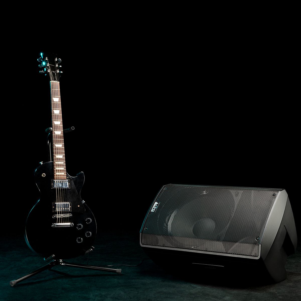 750w 15-Inch 2-way Powered Loudspeaker